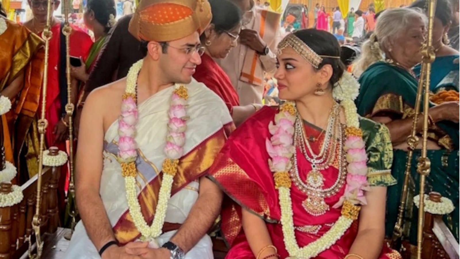 Tejasvi Surya Wedding : शादी के बंधन में बंधे BJP सांसद Tejasvi Surya, सामने आईं वेडिंग फोटोज