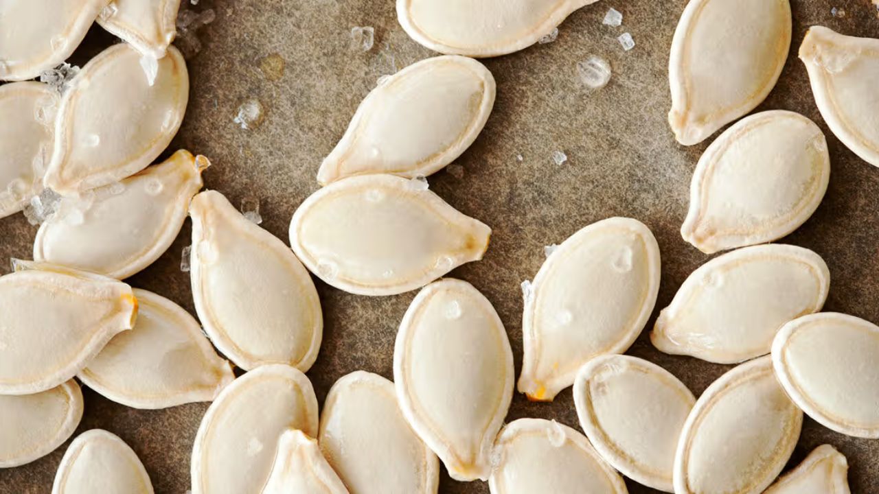 Benefits of Pumpkin Seeds: कैसे करें कद्दू के बीजों को अपने डाइट में शामिल