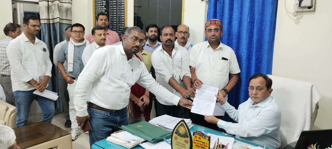 संविदा स्वास्थ्य कर्मी 28 अप्रैल से अनिश्चितकालीन हड़ताल पर जाएंगे, सीएमएचओ को दी सूचना