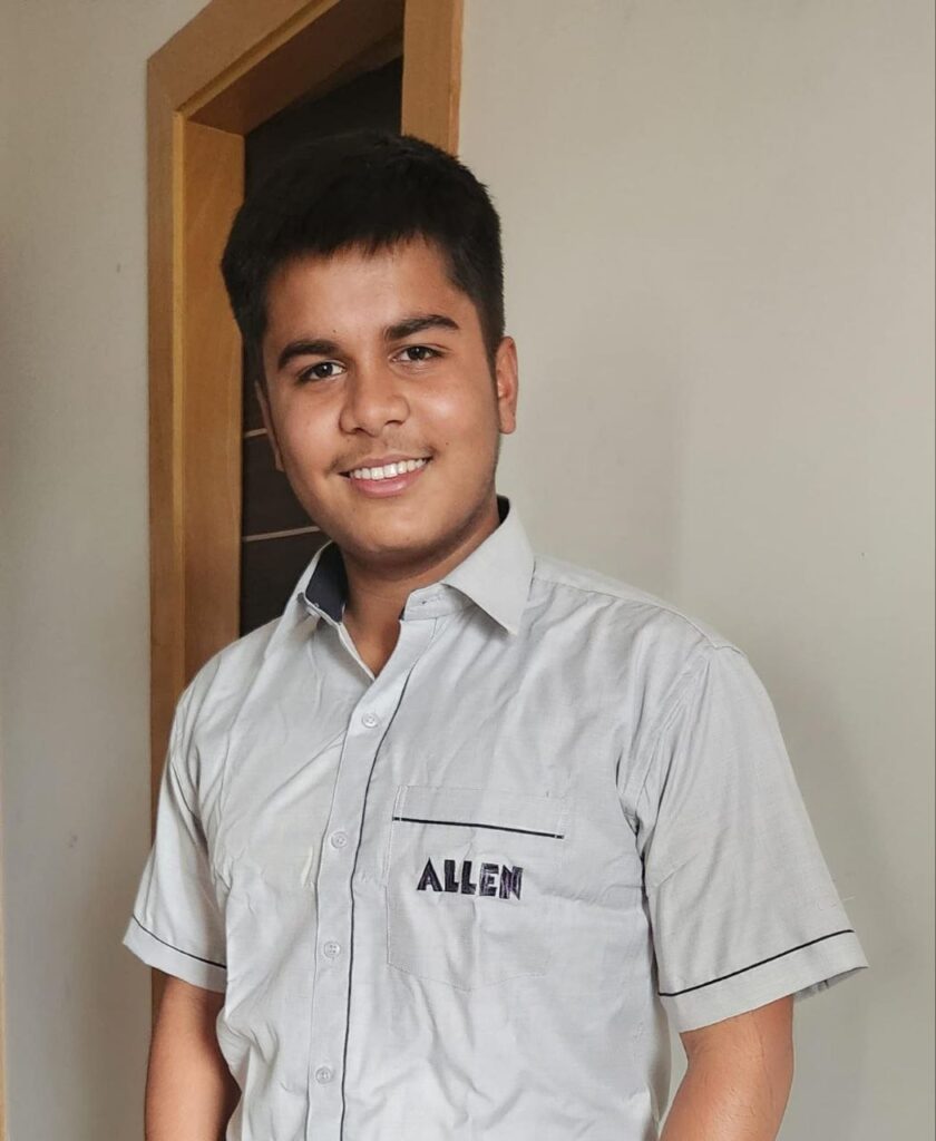 Harsh Bajpayee of Rewa got 215th rank in JEE