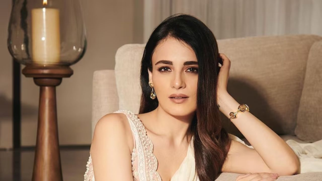 Radhika Madan Plastic Surgery: क्या है राधिका मदान की प्लास्टिक सर्जरी का सच?