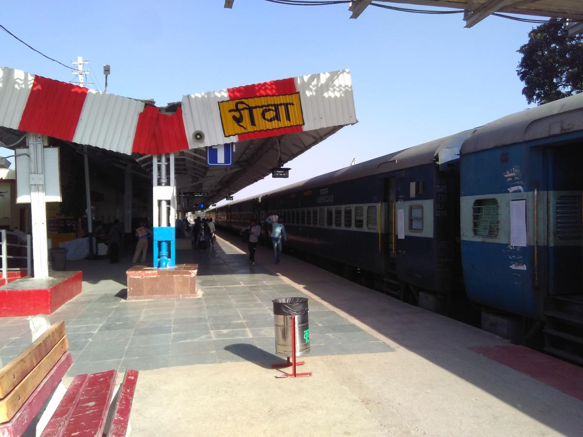 SI dies after falling in Rewa railway station