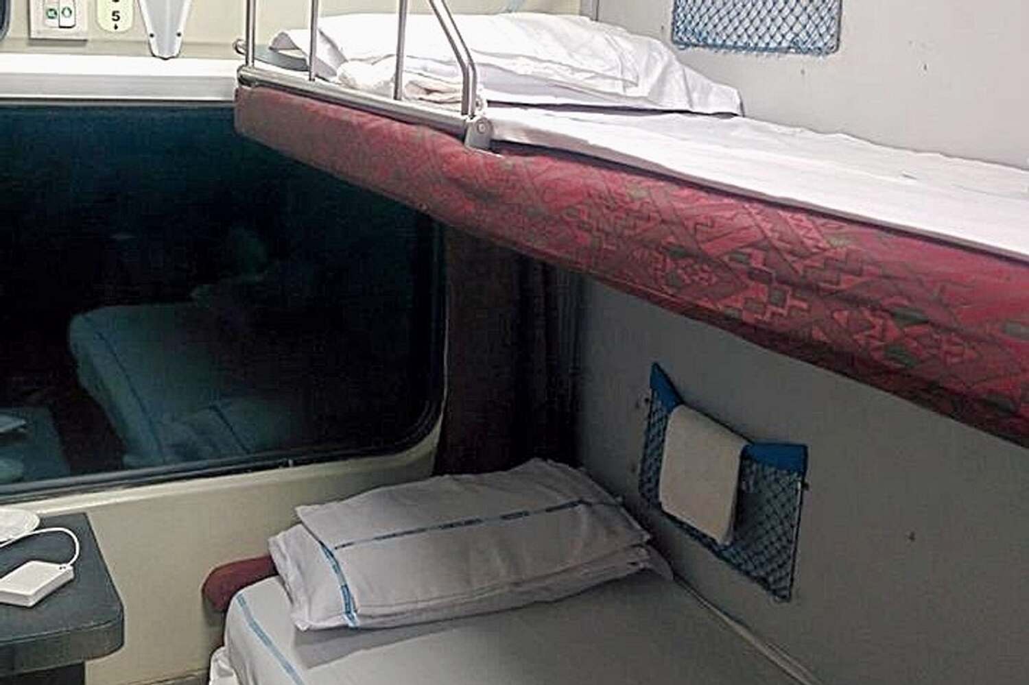 Indian Railway: 1st AC से 3rd AC तक में कितने टन का AC लगा होता है! अंदाजा भी नहीं लगा सकते आप?