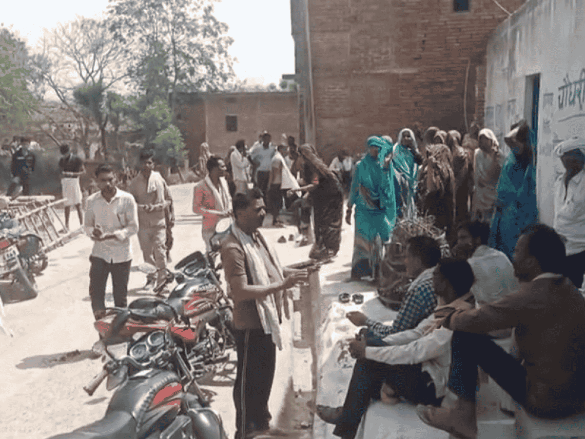 बेटी ने जमीन करा ली अपने नाम, अंतिम संस्कार के लिए 23 घंटे तक बुजूर्ग का घर में रखा रहा शव और फिर…