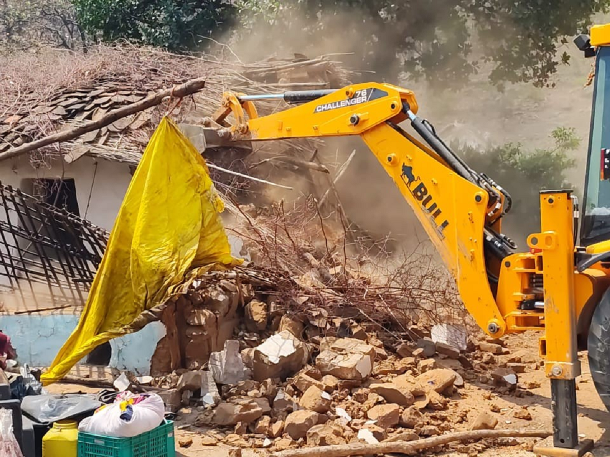 चित्रकूट में चला प्रशासन का व्यापक बुल्डोजर, सैकड़ों अतिक्रमण ध्वस्त