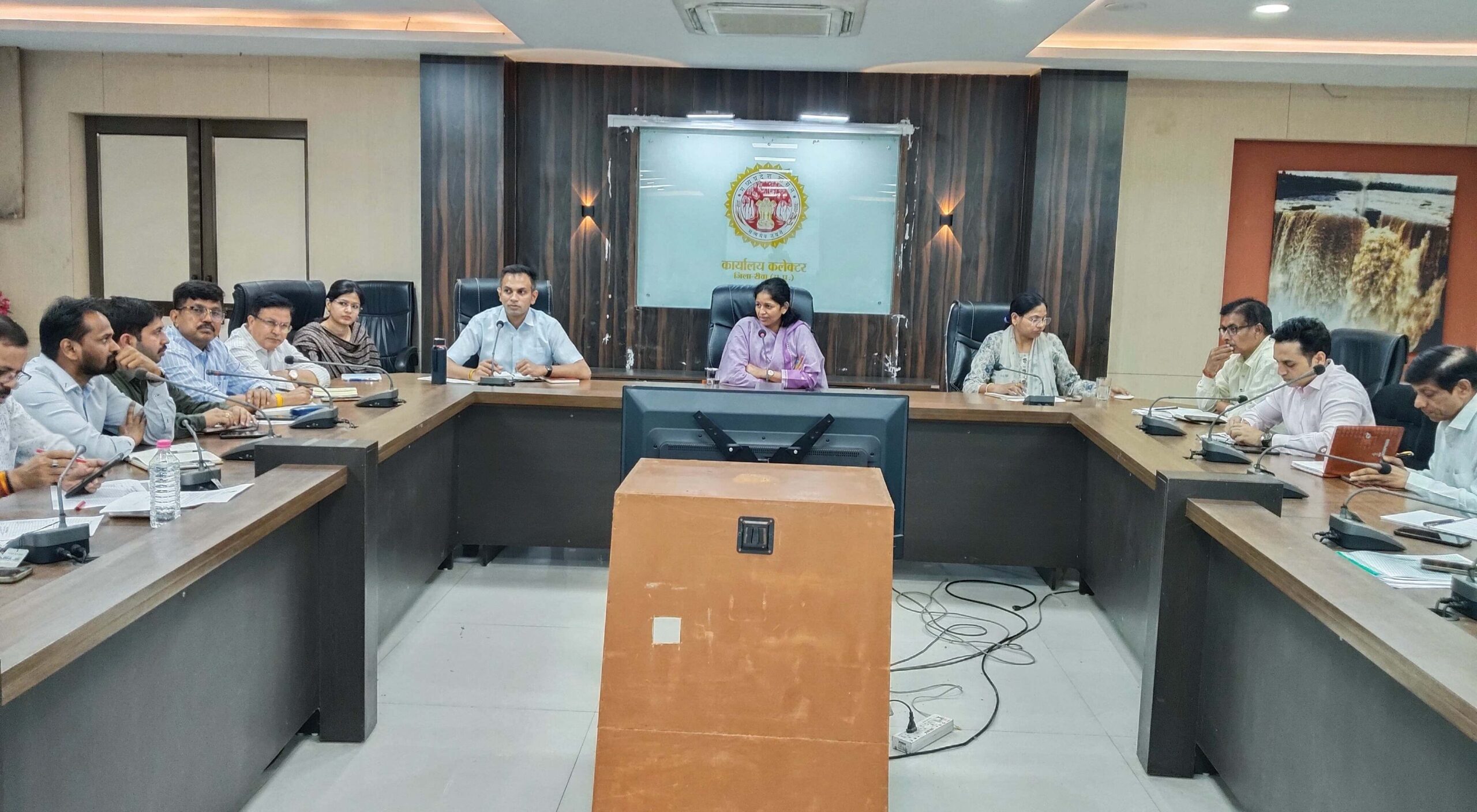 समय सीमा में राजस्व प्रकरणों का निराकरण न होने पर लगेगा अर्थदण्ड, रीवा कलेक्टर ने दी चेतावनी