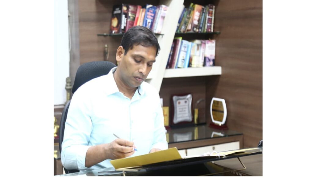 Indore Collector Ashish Singh News