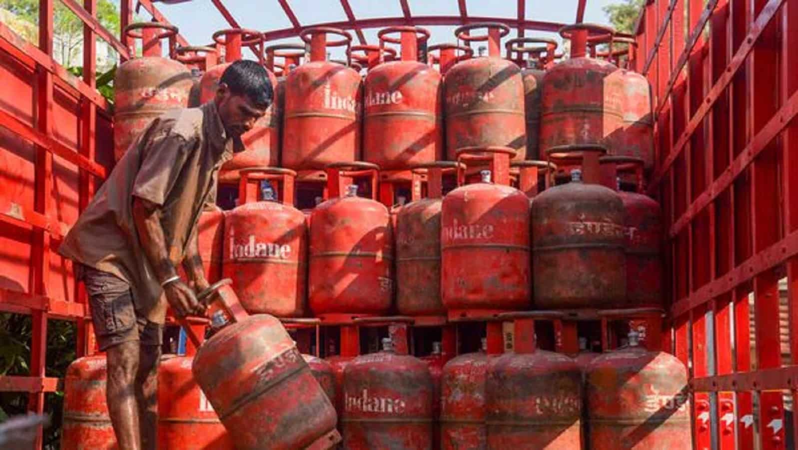 LPG Gas Cylinder Price Hike News In Hindi