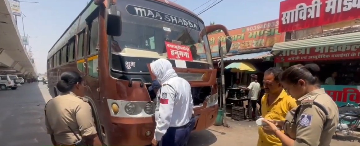 रीवा में पुलिस ने बसों से निकलवाये प्रेशर हॉर्न, पहले दिन दी समझाइश, नहीं मानेगें तो लगेगा 5 हजार का जुर्माना