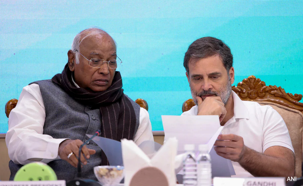 Gujrat Politics news : गुजरात विधानसभा चुनाव में अभी से जुटी कांग्रेस, संगठन मजबूत करने के लिए 40 जिलाध्यक्षों की नियुक्ति