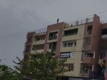 woman who jumped from the building in Rewa