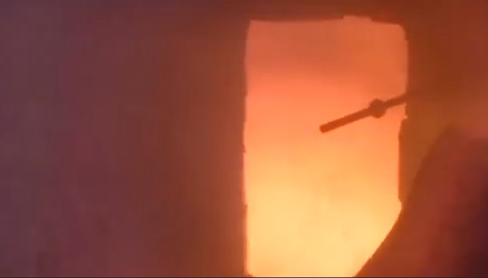 Massive fire breaks out in salty factory in Satna