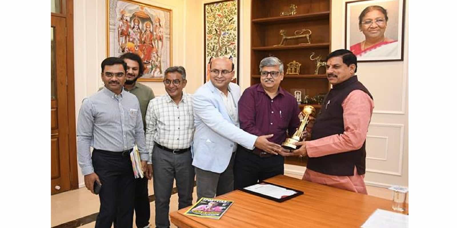 सीएम यादव को प्रदान किया गया बेस्ट स्टेट फॉर प्रमोशन ऑफ स्पोर्ट्स अवार्ड