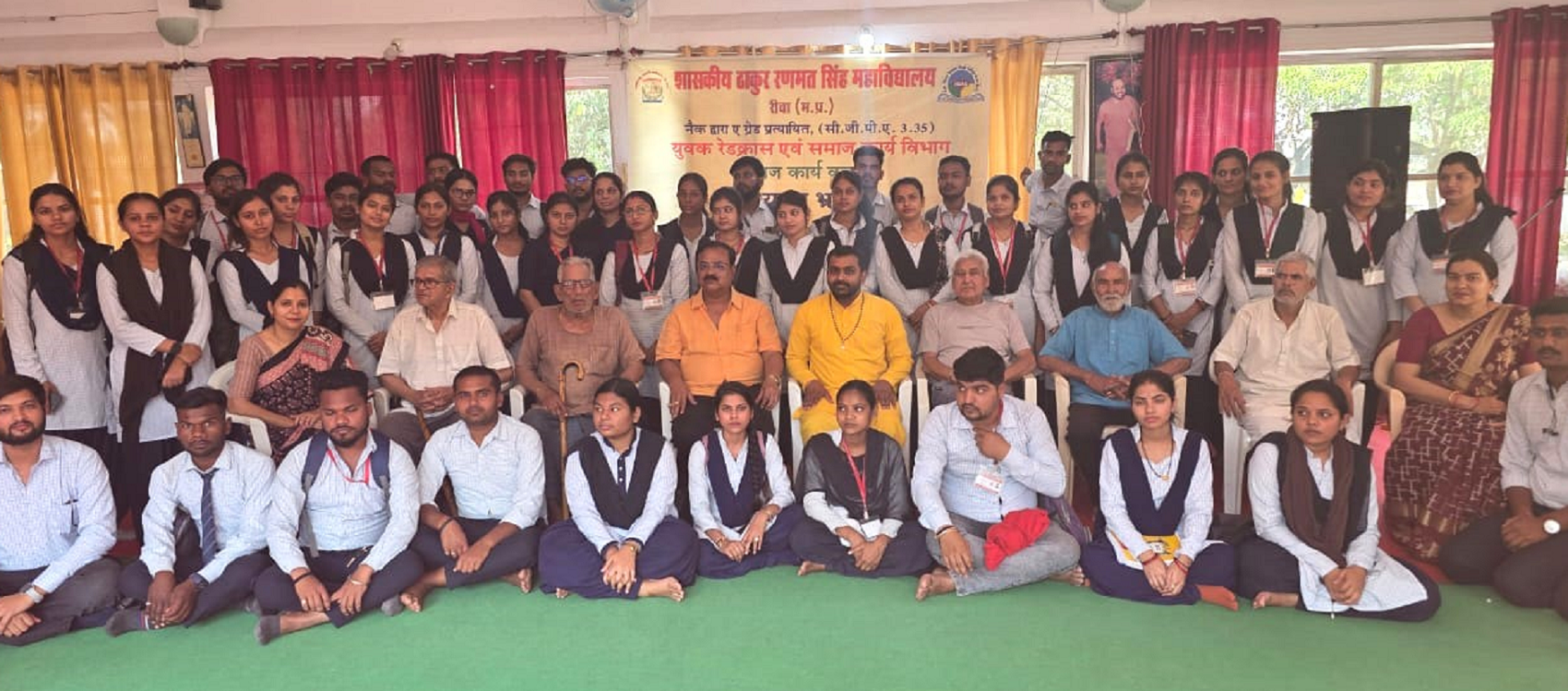 टीआरएस के छात्रों ने देखी वृद्धजनों की लाइफ स्टाइल, सीखा जीवन का पाठ