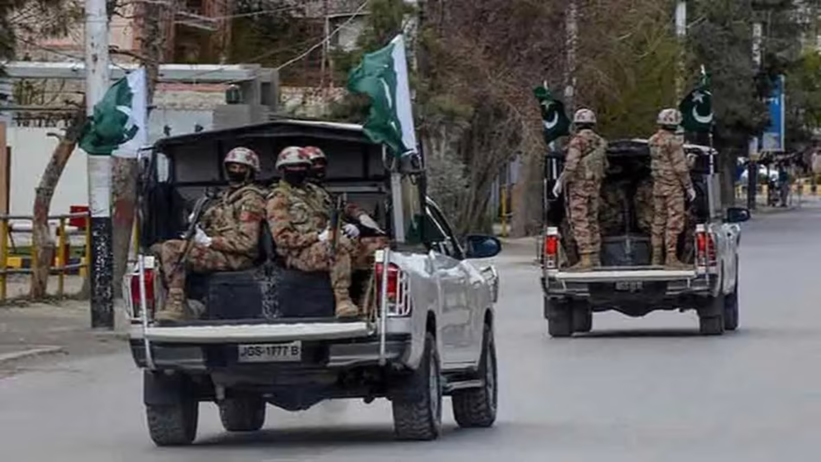 Pahalgam Attack: पाकिस्तान को सता रहा हमले का डर, LoC पर बढ़ाई सेना, जवानों को बंकर के अंदर रहने के आदेश