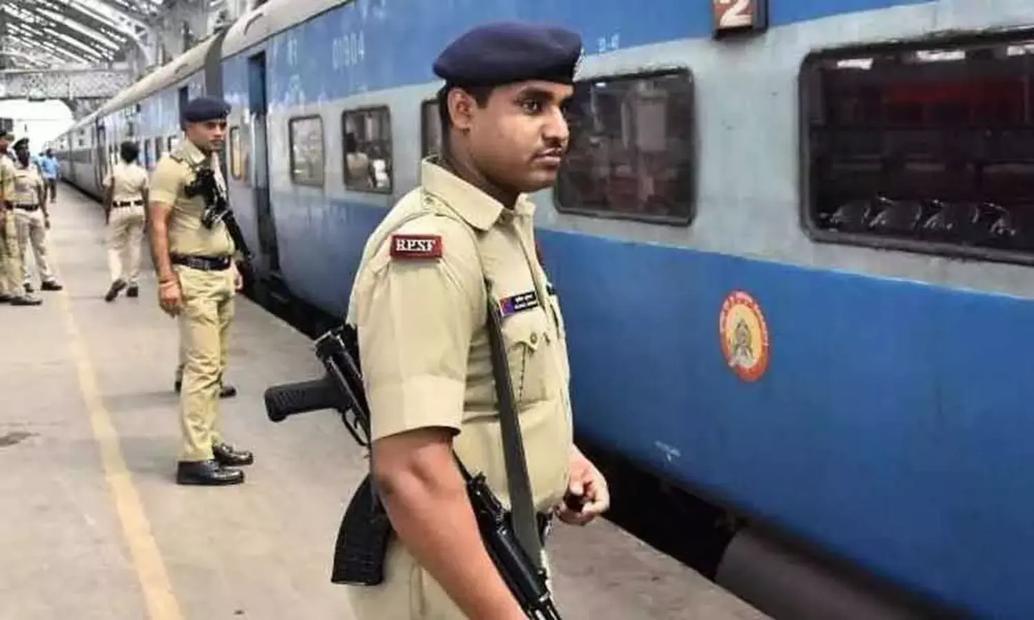 Indian Railway: RPF Police वाले टिकट नहीं मांग सकते! मांगे तो क्या हैं आपके अधिकार?