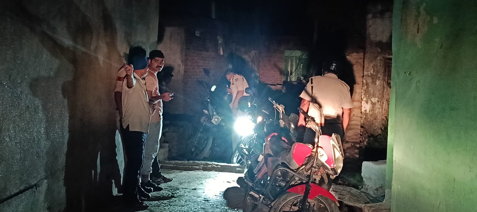 Police caught a betting businessman in Satna