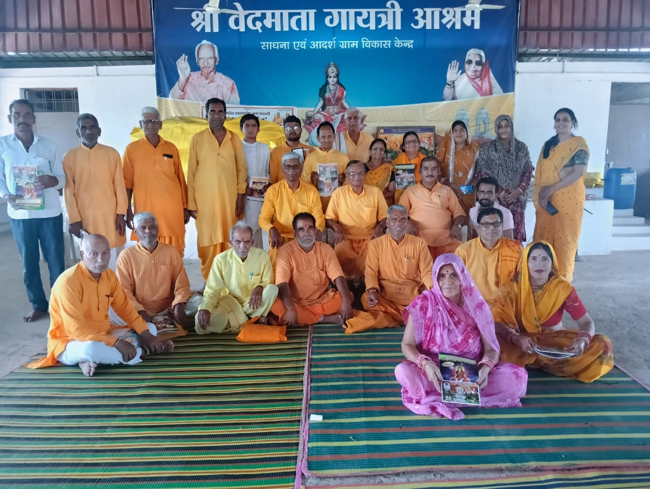 श्री वेद माता गायत्री ट्रस्ट आश्रम पड़खुरी में साधना सत्र का हुआ आयोजन