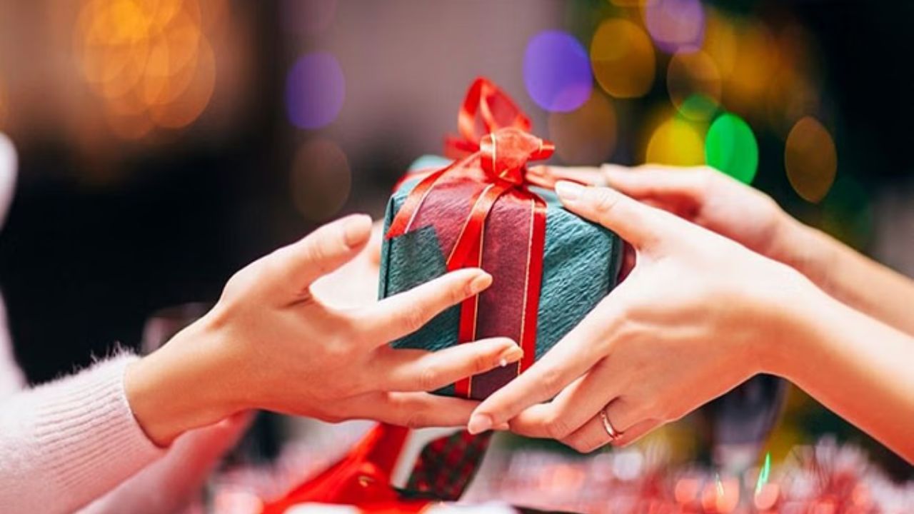 Vastu Ke Anusar Gift