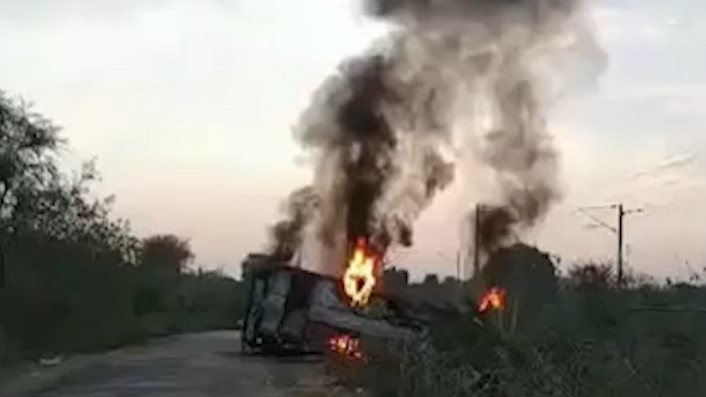 The passenger bus that crashed in Satna was set on fire