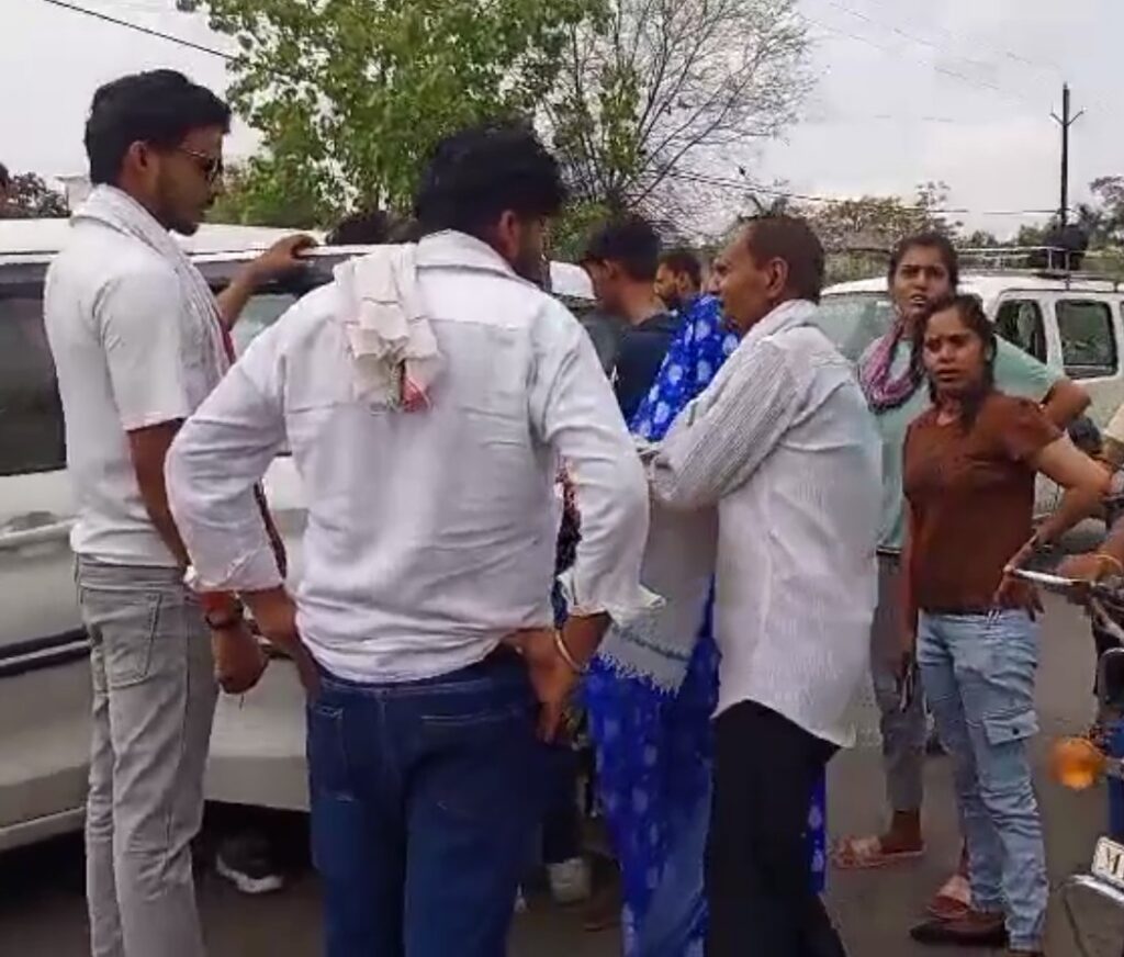 A speeding car hit a student in Rewa