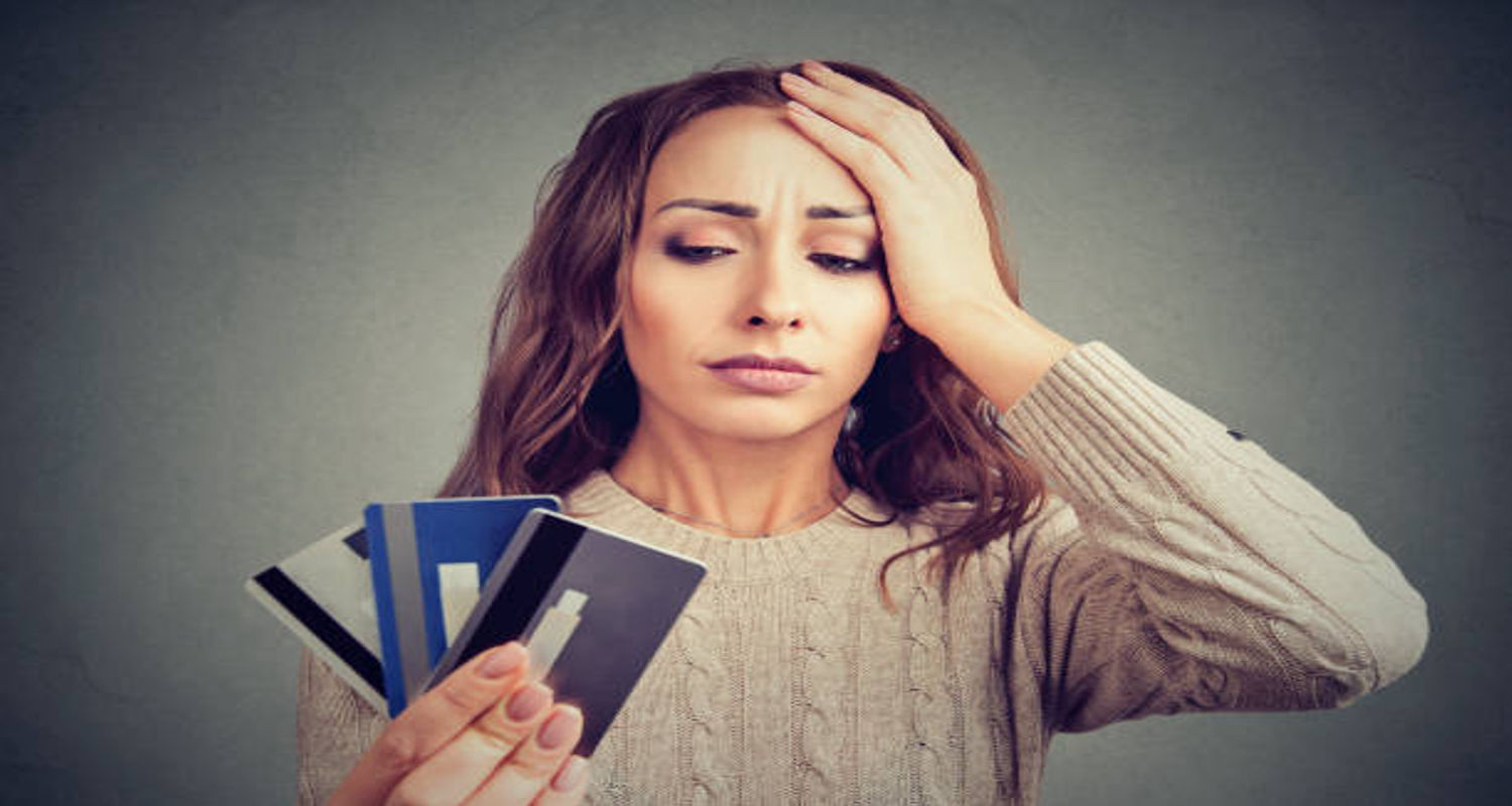 हर कहीं Swipe कर देते हैं Credit Card! मुश्किल में पड़ सकते हैं?