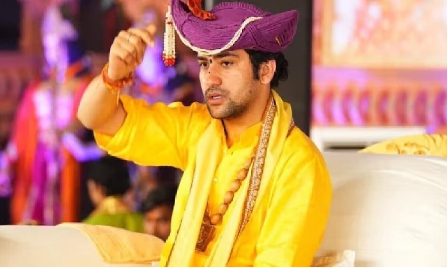 महाकुंभ में न जाने वालों को देशद्रोही कहने पर पंडित धीरेंद्र शास्त्री को कोर्ट का नोटिस