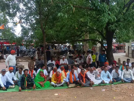 Controversy over allotment of shops in Naigarhi Janpad Panchayat of Mauganj district