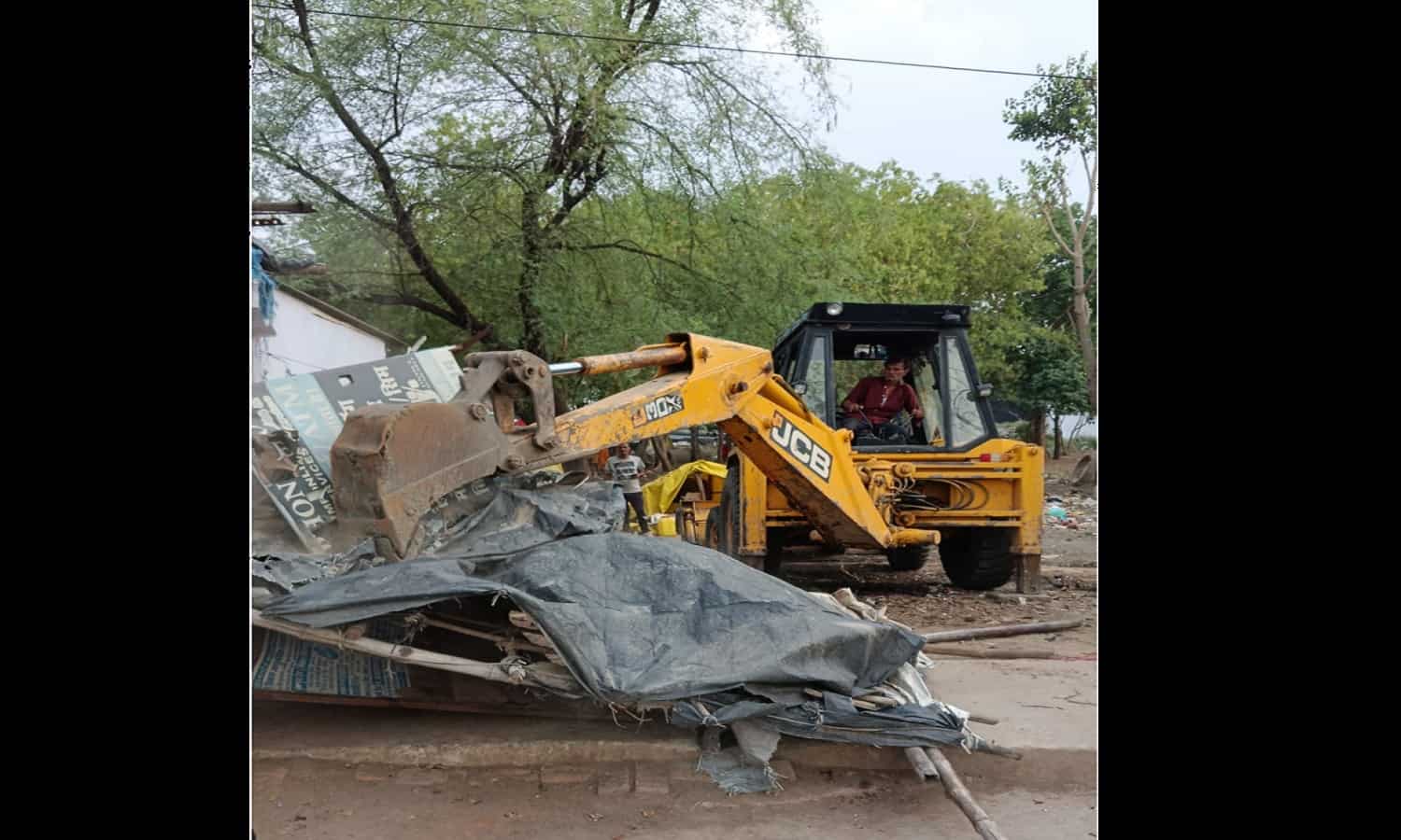 रीवा में फिर चला नगर निगम का बुलडोज़र, हटाया गया अतिक्रमण
