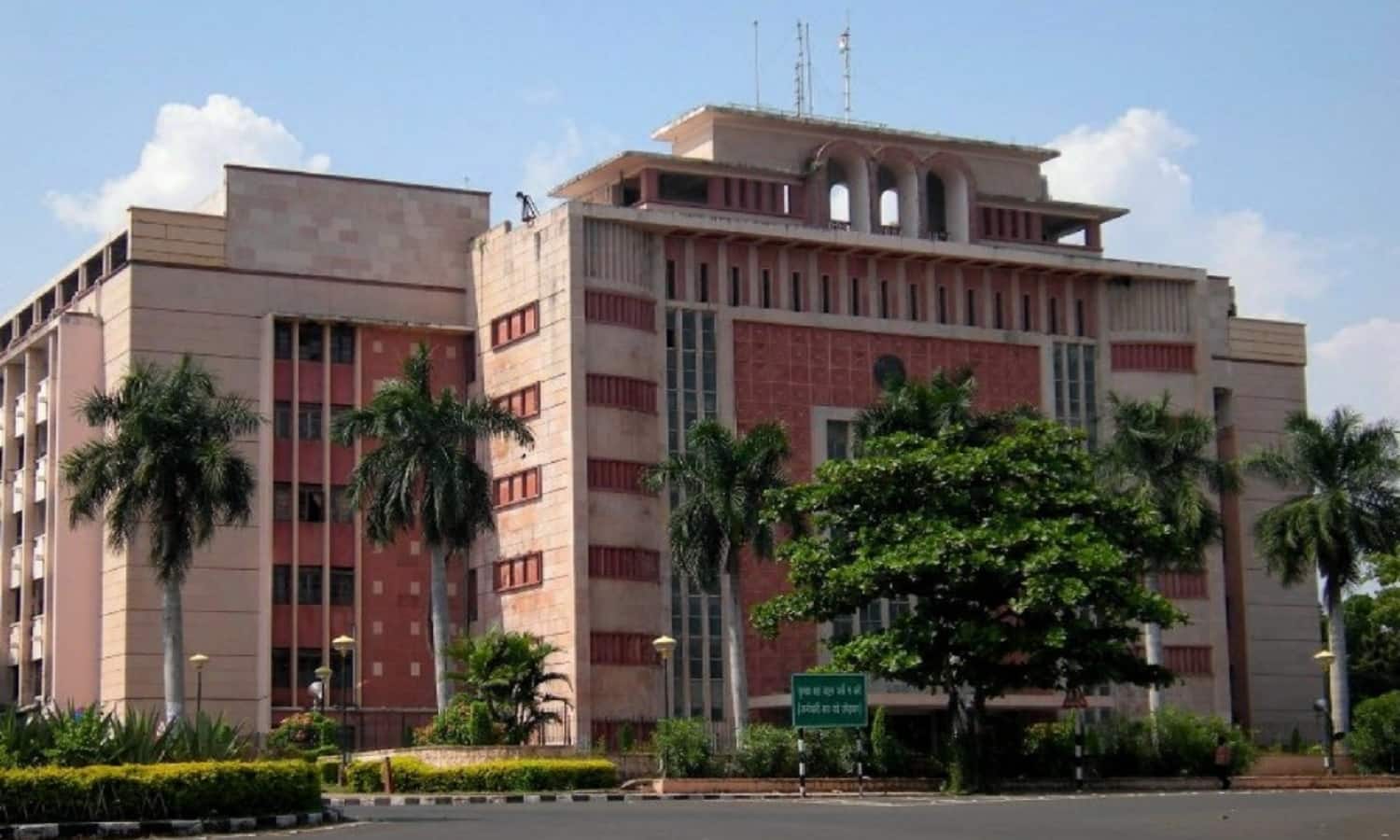 MP: प्रदेश सरकार ने तबादला नीति को लेकर की सख्त तैयारी, हाईकोर्ट में केविएट दायर
