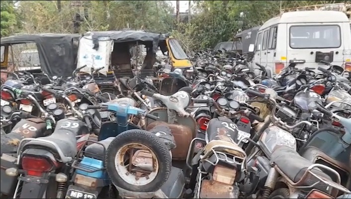 रीवा पुलिस थानों में जब्त वाहनों की करेगी नीलाम, 640 वाहन चिन्हित