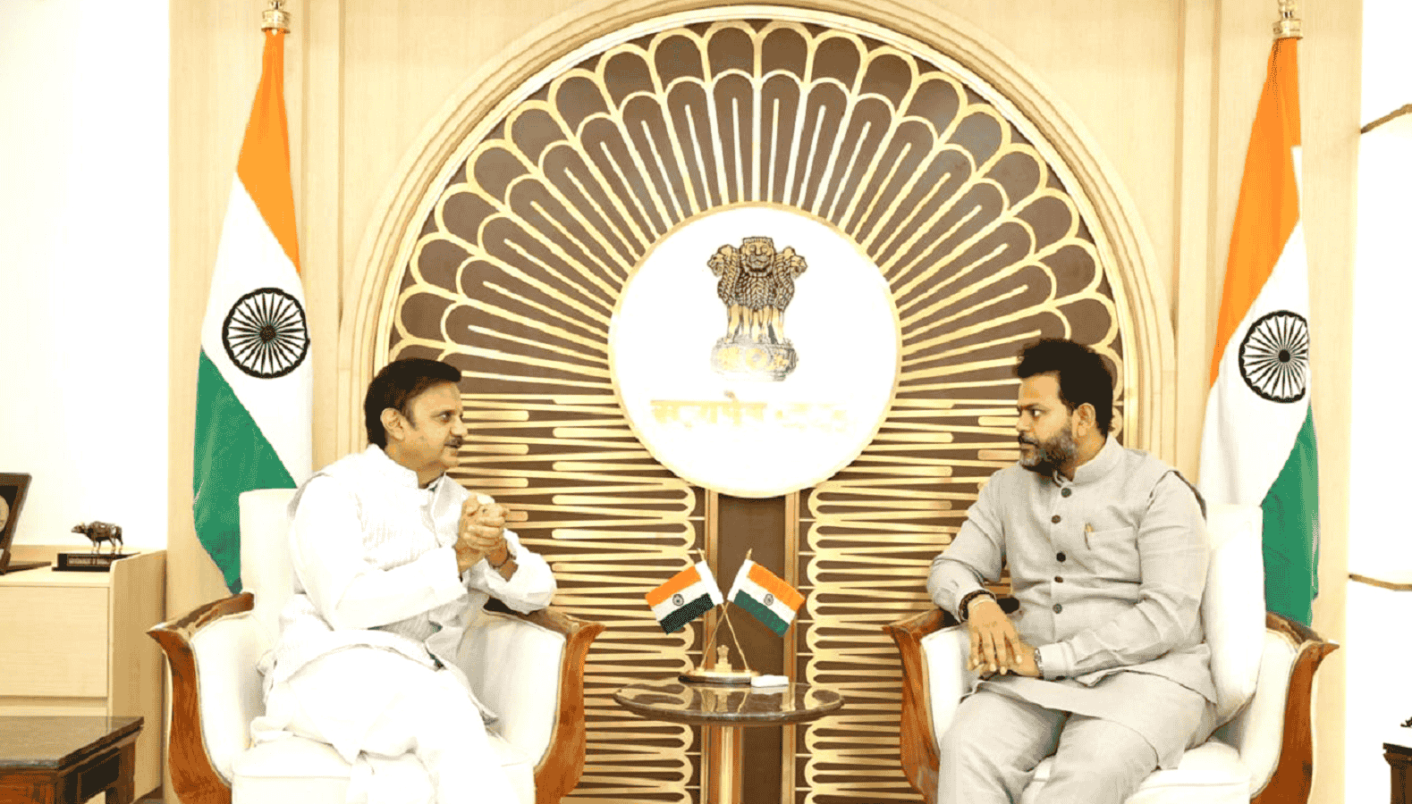 रीवा से इंदौर, हैदराबाद, दिल्ली एवं प्रयागराज हवाई सेवा से जुडे़गा, उप मुख्यमंत्री श्री शुक्ल ने उड्डयन मंत्री श्री नायडू से की भेंट