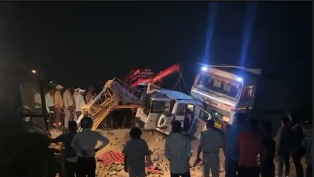 Collision between dumper and Bolero in Rewa