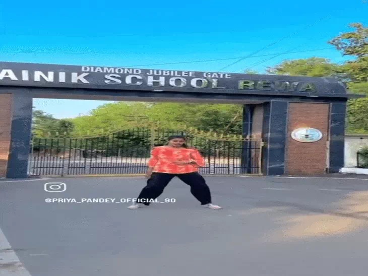 reel outside Sainik School Rewa
