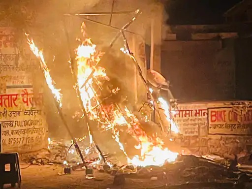 Fire broke out in a grocery shop in Satna