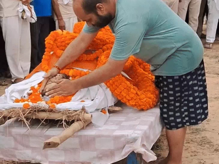 Head constable cremated with state honors in Satna