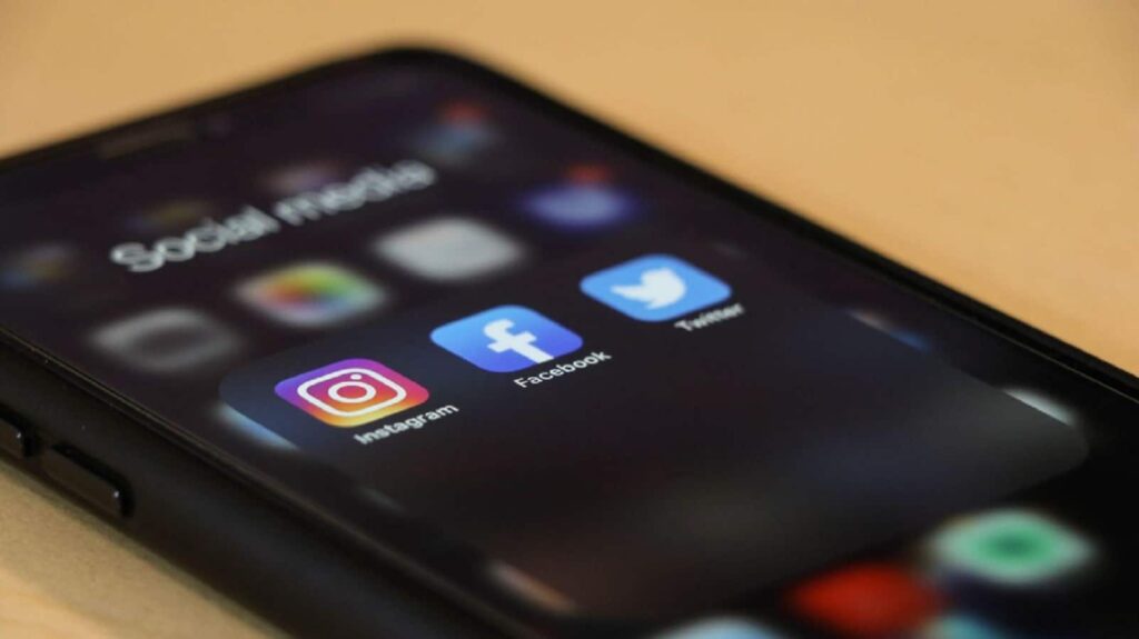 Advantages And Disadvantages Of Social Media In Hindi
