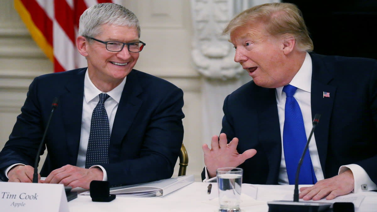 टिम कुक से बोले राष्ट्रपति डोनाल्ड ट्रंप भारत में प्लांट्स लगाना बंद करे Apple