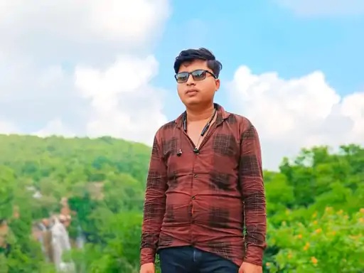 The body of a young man was found hanging from a tree in Mauganj