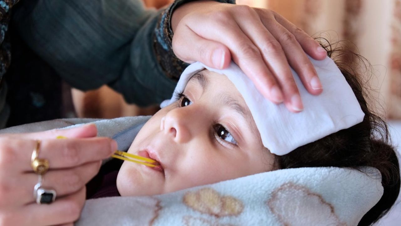 Chote Baccho Ki Immunity Kaise Badhaye: मानसून में कैसे रखें बच्चों की सेहत का ध्यान जाने घरेलू उपाय
