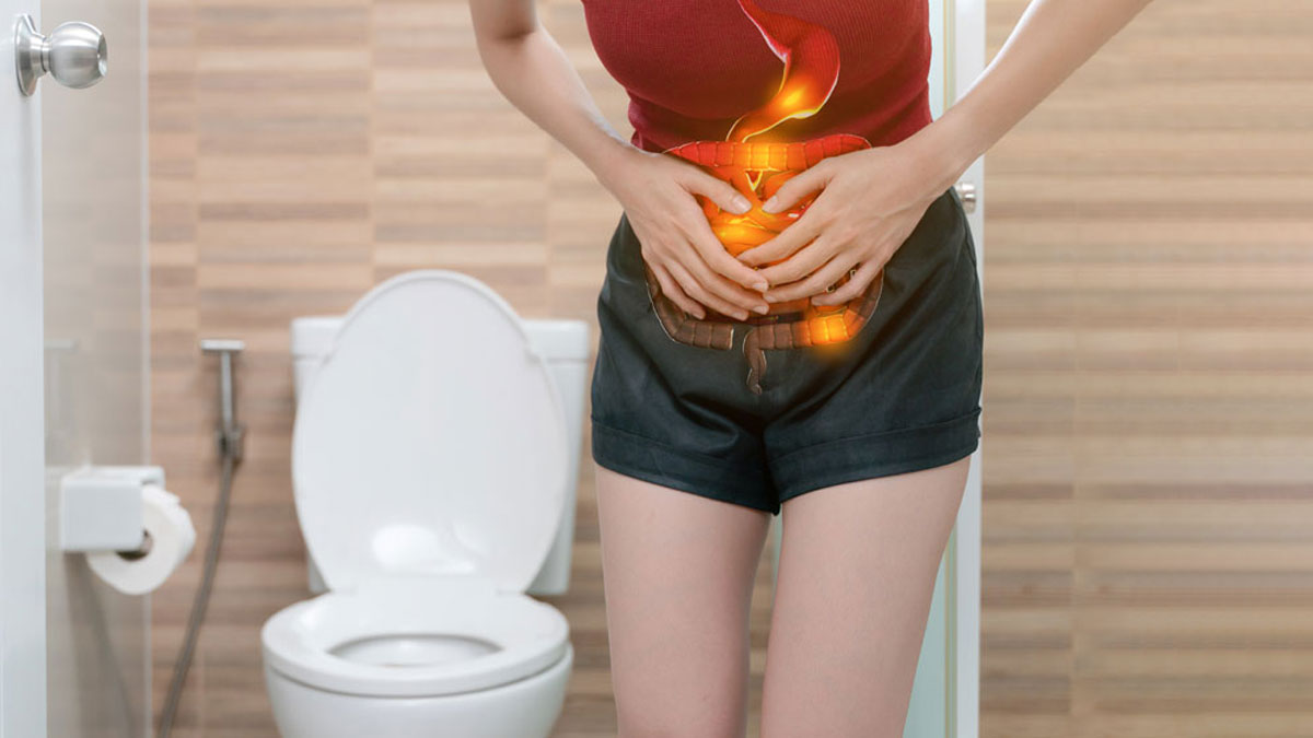 कब्ज की समस्या कैसे ठीक करें : रुक-रुक साफ होता है पेट तो सोने से पहले करें ये काम 
