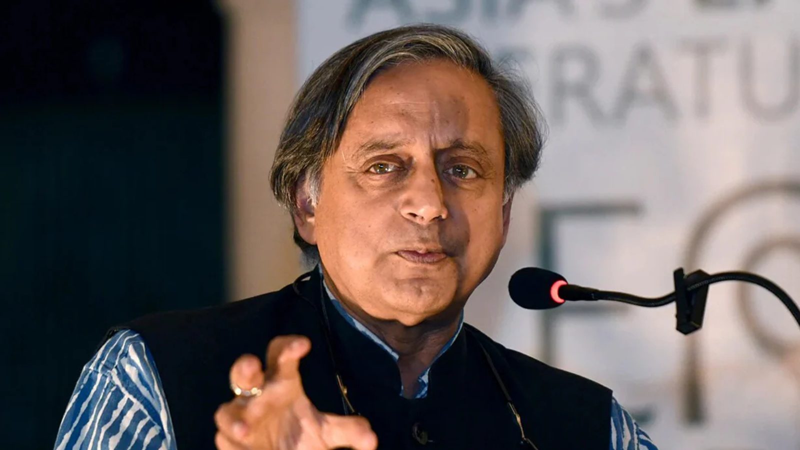 Shashi Tharoor on PM Modi : पीएम मोदी की तारीफ करते नहीं थक रहे कांग्रेस सांसद शशि थरूर, कांग्रेस को लग सकता है बड़ा झटका
