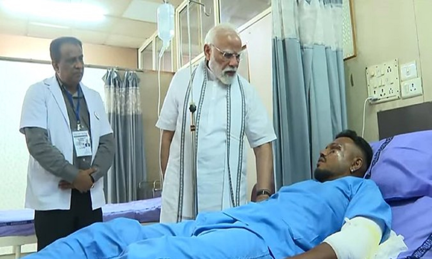 अहमदाबाद विमान हादसे में चमत्कार: रमेश विश्वास कुमार बने एकमात्र जीवित यात्री, सीट 11A ने बचाई जान