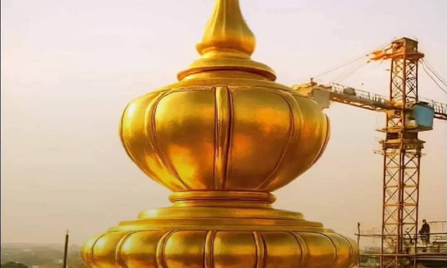 अयोध्या राम मंदिर में स्वर्ण जड़ित कलश की चमक, 5 जून को होगी राम दरबार की प्राण प्रतिष्ठा