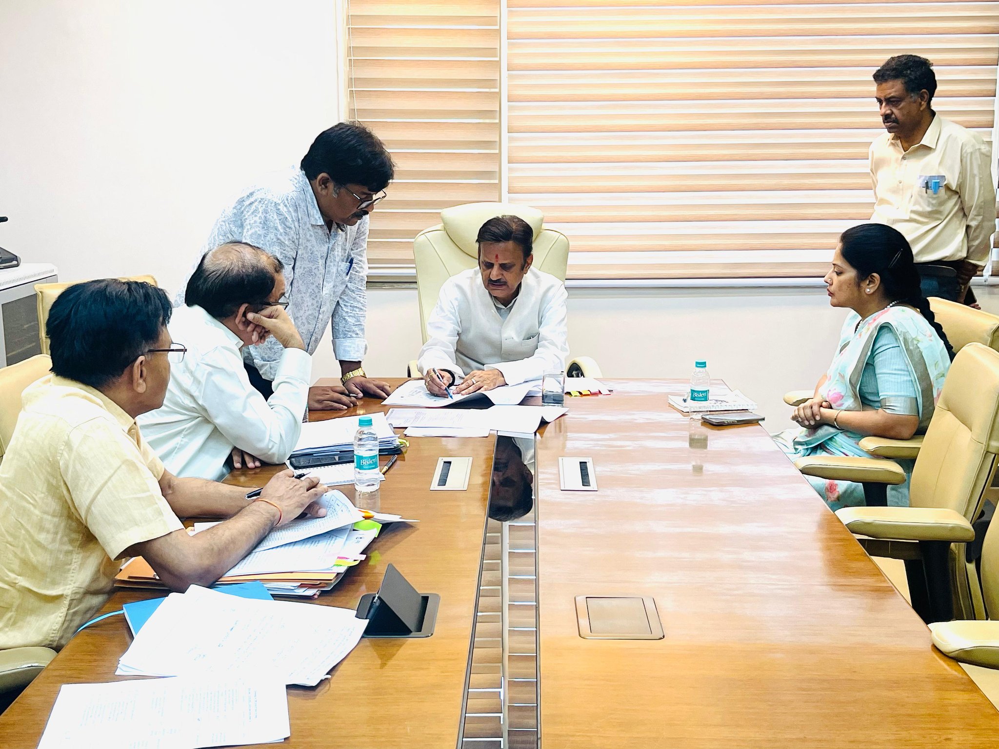 उपमुख्यमंत्री राजेंद्र शुक्ल ने पीके स्कूल रीवा के उन्नयन संबंधी कार्यों की समीक्षा करते हुए दिए जरूरी निर्देश
