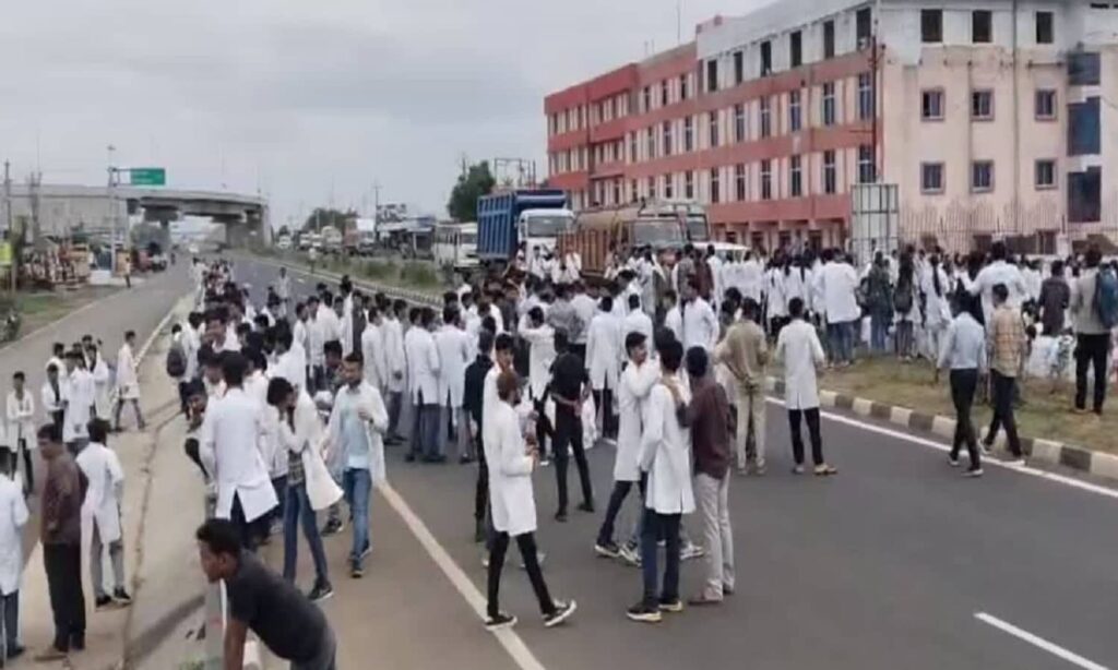 dewas medical college