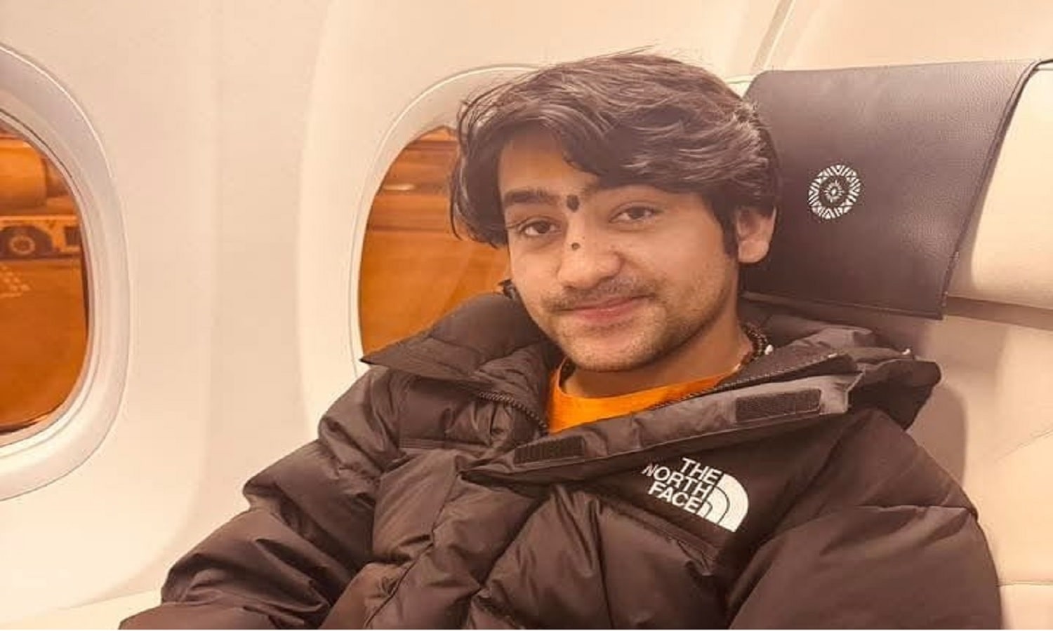 MP: धीरेंद्र शास्त्री का ट्रोलर्स को जवाब- जैकेट-चश्मे पर जलन? कल 1.20 लाख की पहनूंगा