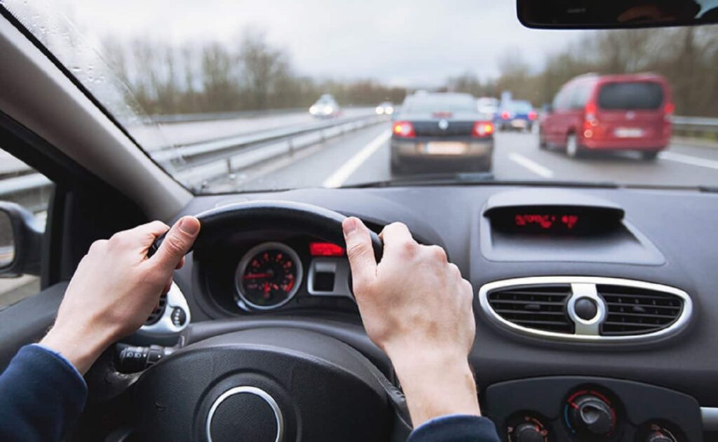 Safe Driving Tips 2025 | कार-बाइक या स्कूटी बारिश में सेफ ड्राइविंग है जरूरी