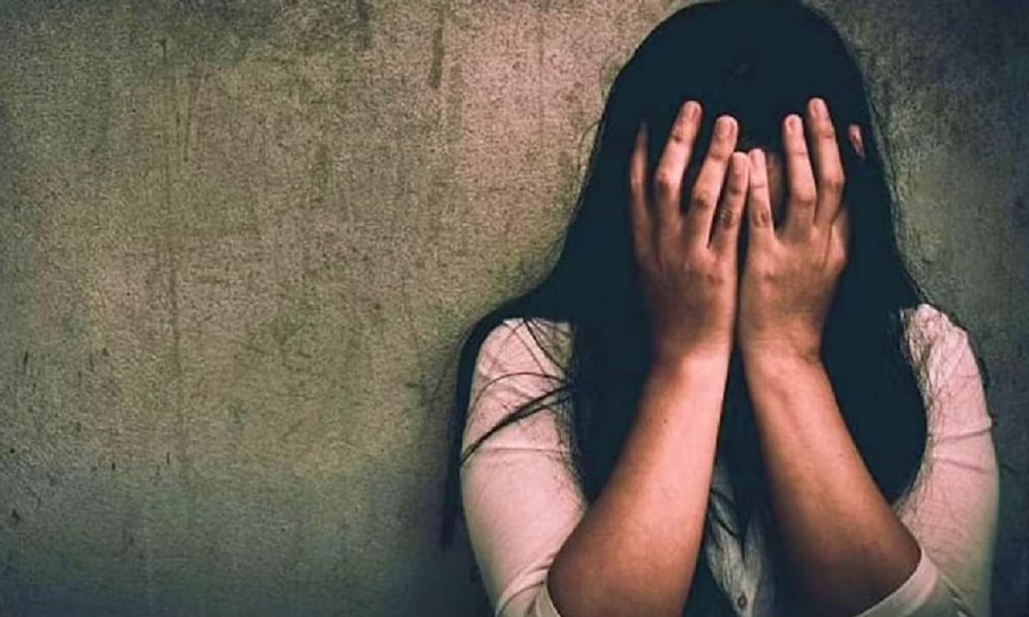 MP: नाबालिग रेप पीड़ित ने दिया बच्चे को जन्म, आरोपी गिरफ्तार
