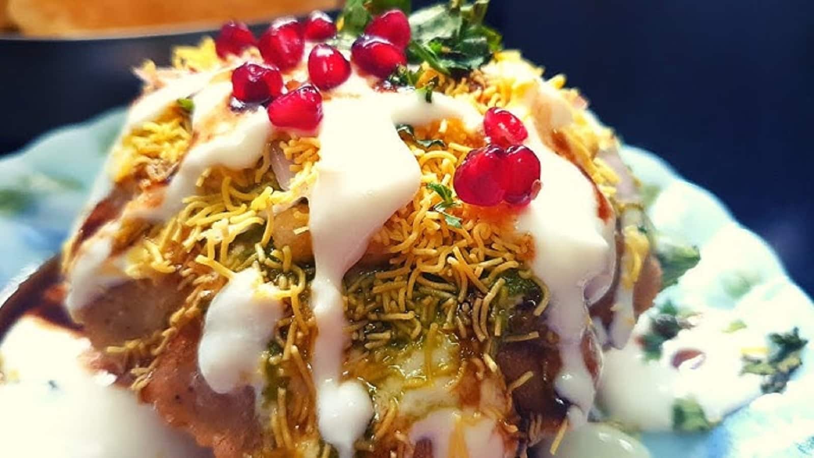 Rajasthani Chatpati Raj Kachori Recipe In Hindi